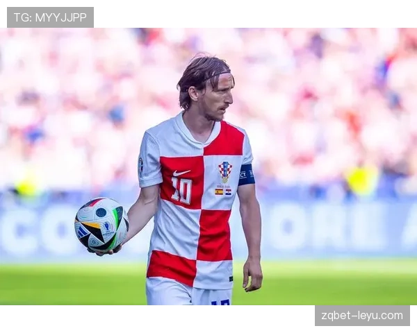 德甲冬窗盘点：新星闪耀转会市场，老将焕发第二春