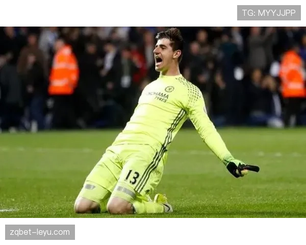 库尔图瓦家庭生活首度曝光,温情守护者形象引关注 库尔图瓦家庭生活首度曝光,温情守护者形象引关注